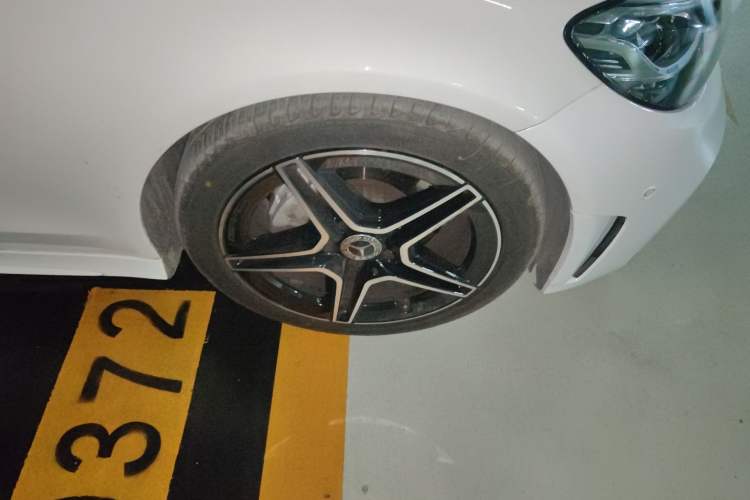 Used Mercedes-Benz C-Class 2020 C 260 Coupe Right Front Wheel Hub