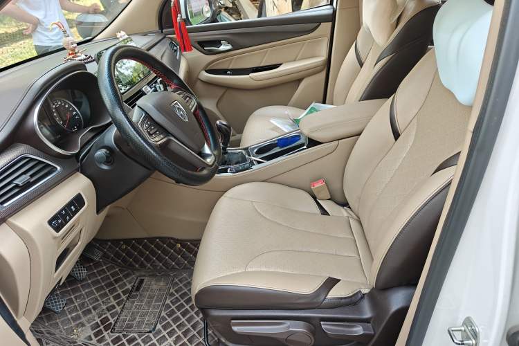 Used Baojun 730 2017 1.5T Manual Style 7 Seats China V