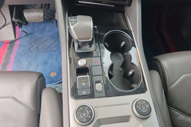 Used Volkswagen Touareg 2019 2.0TSI Ruiyi Edition China VI Standard Gear Lever