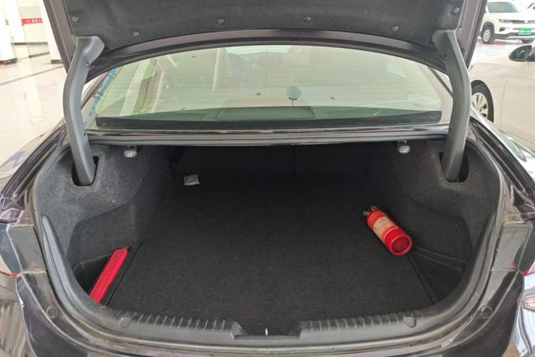 Used Mazda Atenza 2017 2.0L Blue Sky Luxury Edition Trunk