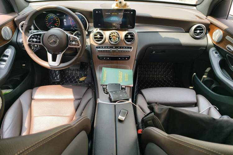 Used Mercedes-Benz GLC 2021 GLC 300 L 4MATIC Dynamic Model Center Console