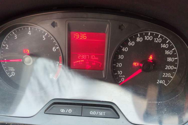 Used Volkswagen Jetta 2015 Value Edition 1.6L Manual Fashionable Style Odometer Close Up