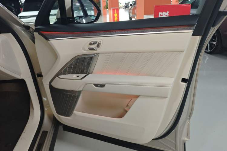 Used ONVO Luxeed L90 2025 Model—Max Six-Seater Version
