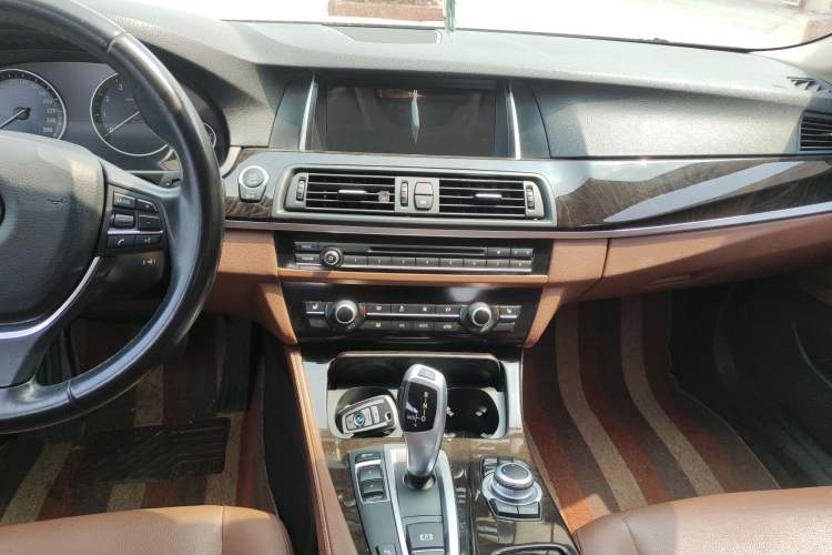 Used BMW 5 Series 2017 525Li Leading Model Audio And AC Panel