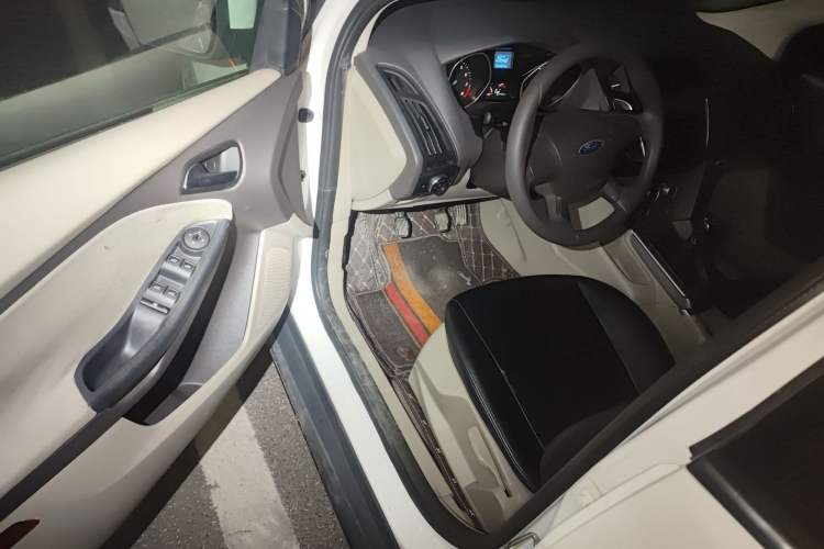 Used Ford Focus 2012 Sedan 1.6L Manual Comfort Model