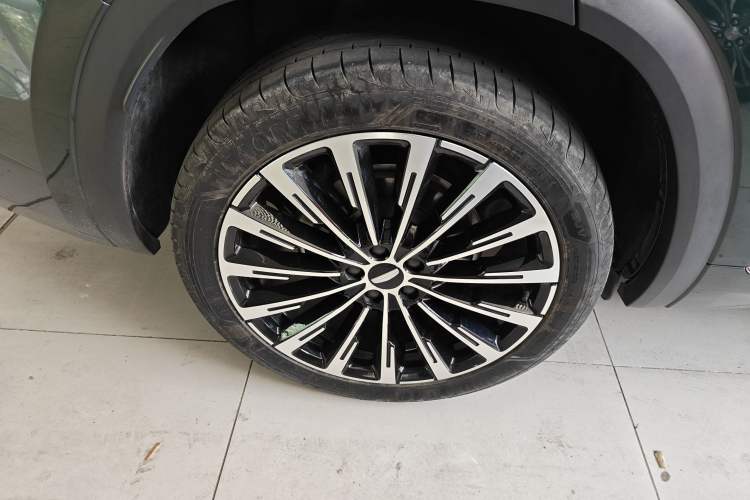 Used Geely Auto Monjaro L 2025 Dongfang Yao 2.0TD Automatic All-Wheel-Drive Wangyue Edition Right Rear Wheel Hub