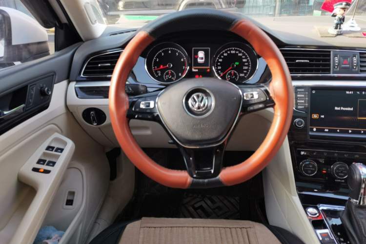 Used Volkswagen Lamando 2017 280TSI DSG Luxury Edition
