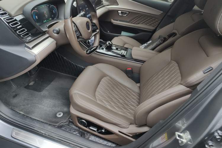 Used BYD Han 2022 EV Genesis Edition 715KM Front-Wheel-Drive Prestige Model
