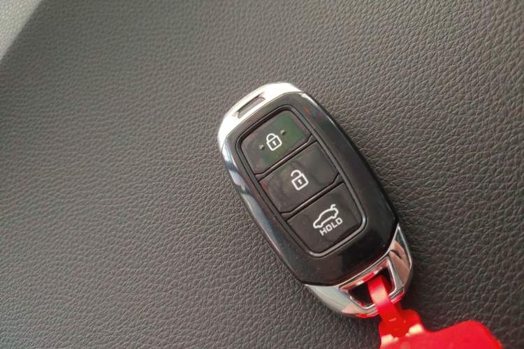 Used Kia kx1 Stonic 2019 1.4L Automatic Sport Edition China VI Vehicle Key