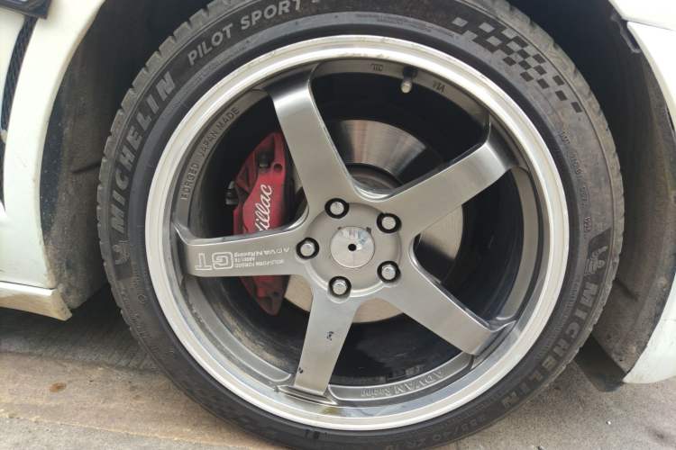 Used Cadillac CT6 2017 28T Fashion Edition Right Front Wheel Hub