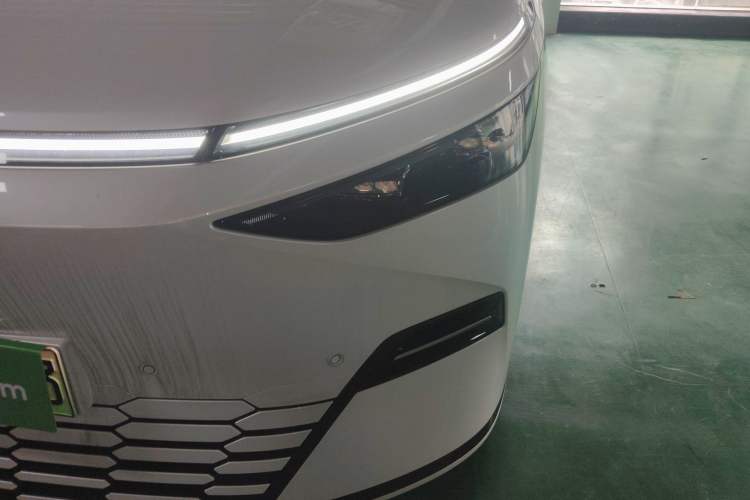 Used XPeng X9 2025 740 Ultra-Long Range Max Left Front Headlight