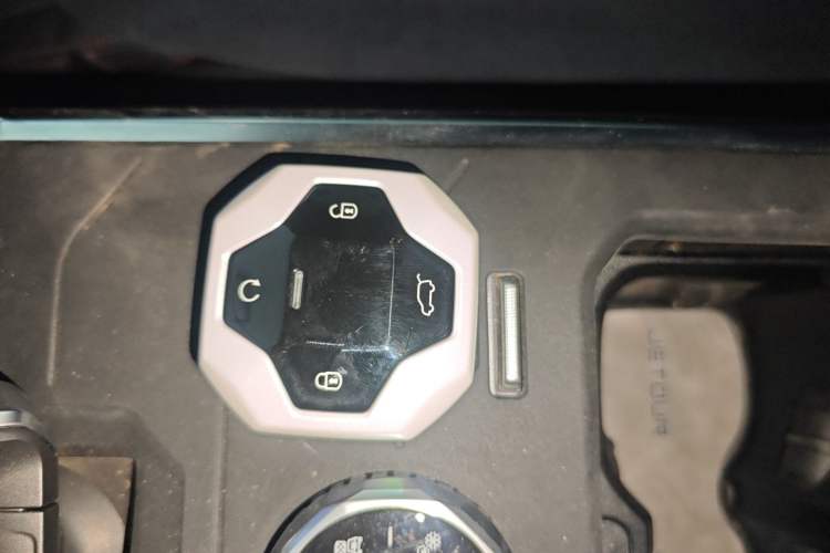 Used JETOUR Traveler 2023 2.0T All-Wheel Drive CrossPRO+
