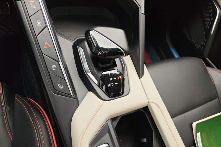 Used Lynk & Co 06 2021 1.5T Shero Pink Special Edition
