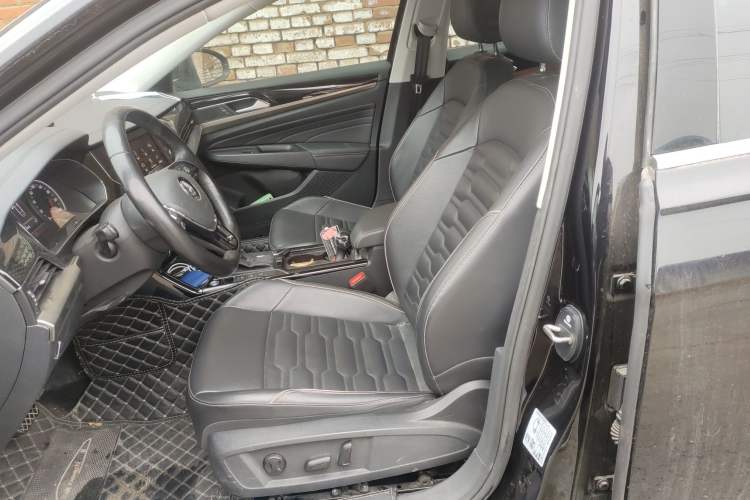 Used Volkswagen Passat 2019 330TSI Elite Edition China VI Left Front Seat