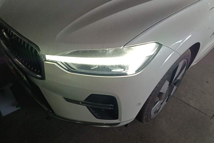 Used Volvo XC60 New Energy 2025 Plug-in Hybrid Long-Range All-Wheel Drive Smart Luxury Edition