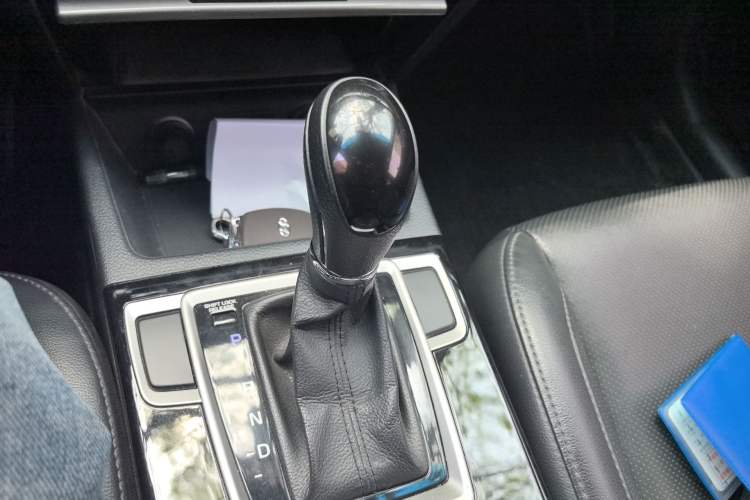 Used Hyundai Mistra 2014 1.8L Automatic Smart GLS Gear Lever