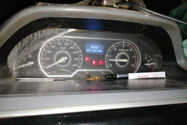 Used SAIC MAXUS Xintu V80 2023 2.0T Manual Classic City Delivery King Long Wheelbase Mid-Roof 3-Seater