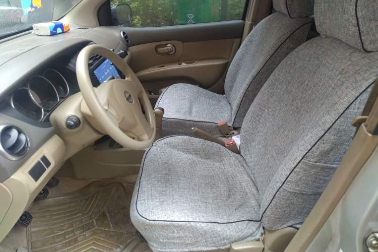 Used Nissan Livina 2010 Jingyue Edition 1.6L Manual All-Around Model
