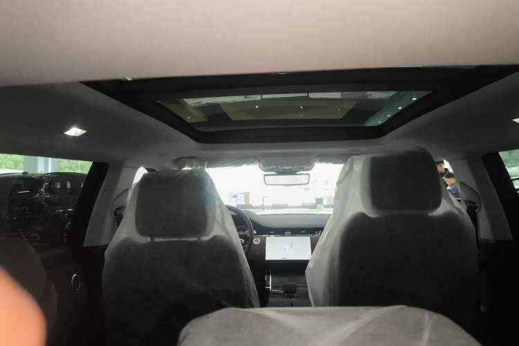 Used Land Rover Range Rover Evoque 2024 Aurora L 249 PS Prestige Light-Chasing Edition
