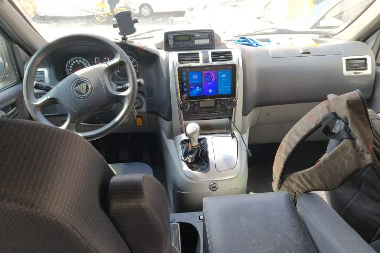 Used Foton Scenic G5 2022 2.0L Gasoline Commercial Version Open-Window 10-Seater 1TZS Center Console