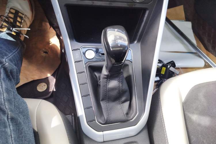 Used Volkswagen Polo 2023 Plus 1.5L Automatic Colorful Tech Edition Gear Lever