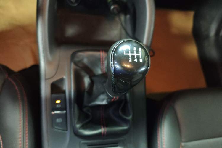 Used CHANGAN CS75 2014 2.0L Manual Luxury Version China IV Standard