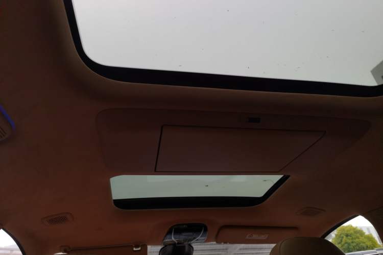 Used VOYAH Dream 2025 PHEV Four-Wheel-Drive Flagship Kunpeng Edition Headliner