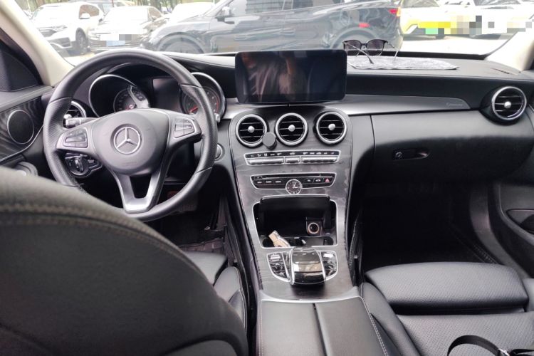 Used Mercedes-Benz C-Class 2018 C 180 L Fashion Edition Sport Version Center Console