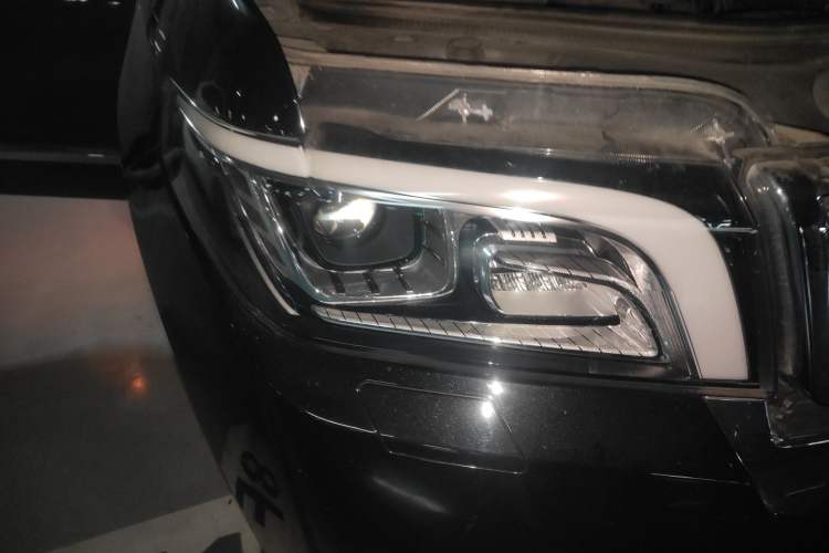 Used BAIC Off-Road BJ90 2021 3.0T Zhenrong Edition Right Front Headlight