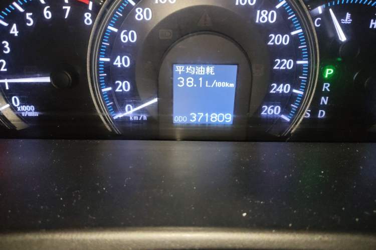 Used Toyota Crown 2010 2.5L Royal Leather Sunroof Edition Odometer Close Up