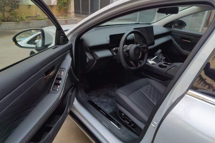 Used Baojun Enjoy 2025 Plug-in Hybrid 140km Luxury Edition
