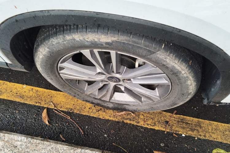 Used BYD Song Pro New Energy 2022 DM-i 51km Luxury Model Right Front Wheel Hub