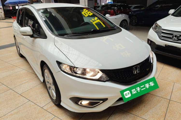 Used Honda Jade 2013 1.8L automatic Comfort version 5 seats Front Right 45 Deg