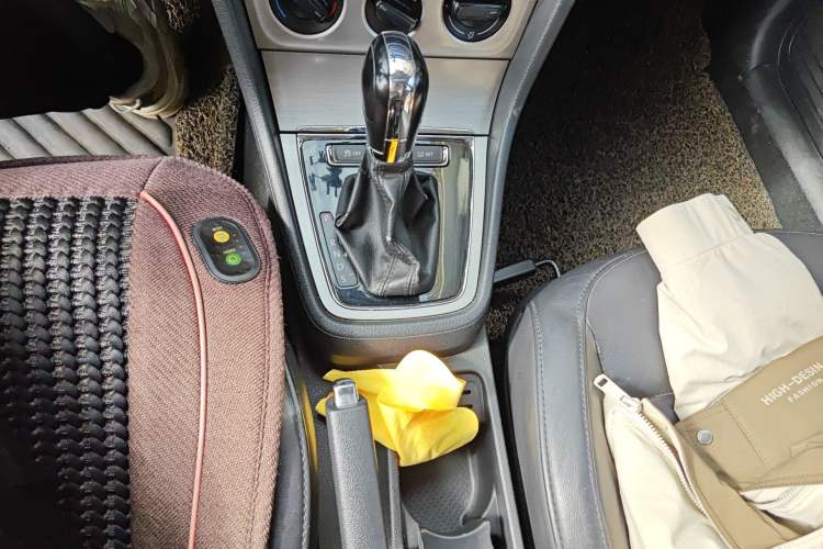 Used Volkswagen Lavida 2013 Restyled Classic 1.6L Automatic Comfort Edition
