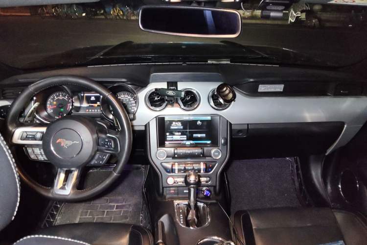 Used Ford Mustang  Center Console