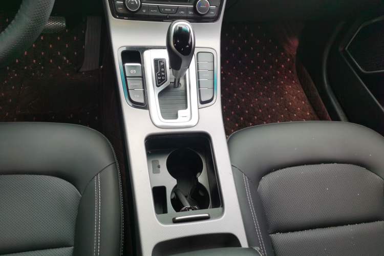 Used Geely Auto Emgrand GL 2018 1.8L DCT Elite Smart Connectivity Version Gear Lever