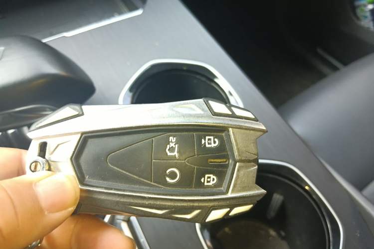 Used CHANGAN UNI-K 2024 2.0T Two-Wheel Drive YueShang Trim Vehicle Key