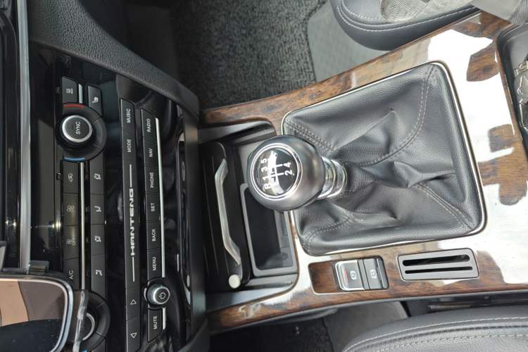 Used Hanteng X7 2016 1.5T Manual Luxury Edition Gear Lever