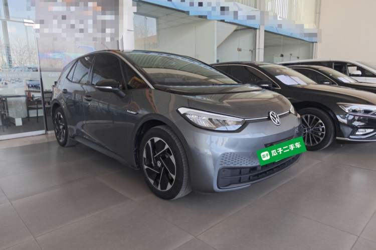 Used Volkswagen ID.3 2022 Pure Edition Front Right 45 Deg