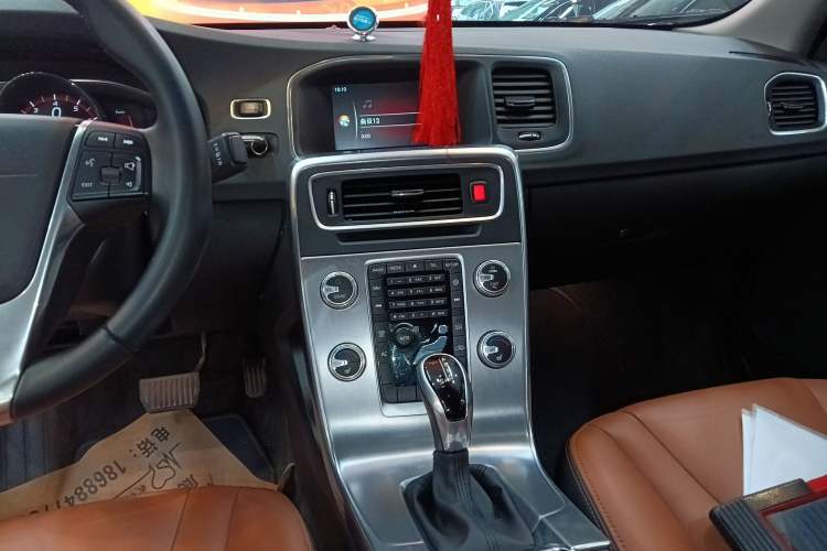 Used Volvo S60 2017 S60L T4 Smart Range Edition Audio And AC Panel