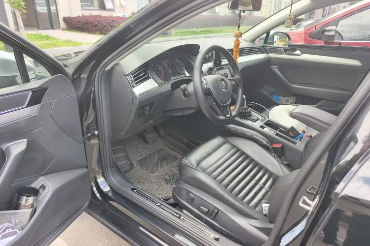 Used Volkswagen Magotan 2019 330TSI DSG Leading Edition China V Standard
