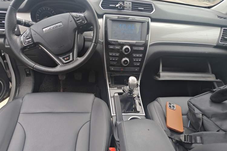 Used Haval H2 2017 Red-Label 1.5T Manual Two-Wheel-Drive Elite Model Gear Lever