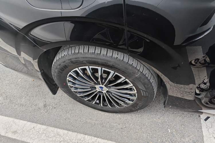 Used Denza D9 2022 DM-i 970 Four-Wheel Drive Flagship Model Right Rear Wheel Hub