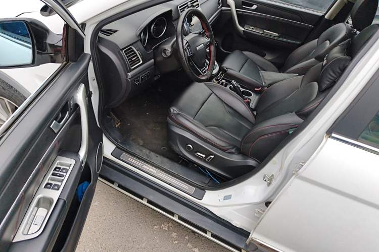 Used Haval H6 2015 Sport Edition 1.5T Automatic Two-Wheel Drive Luxury Model Driver Seat