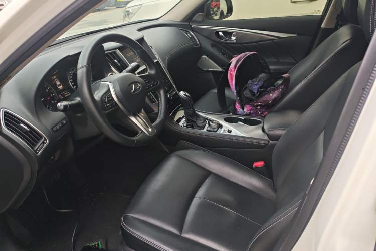 Used Infiniti Q50L 2018 2.0T Enjoyment Version China VI Standard