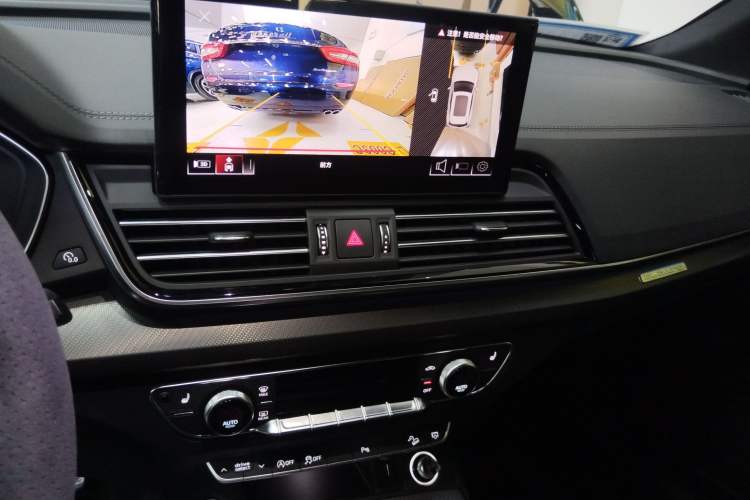 Used Audi Q5L 2024 40 TFSI Luxury Dynamic Edition Audio And AC Panel