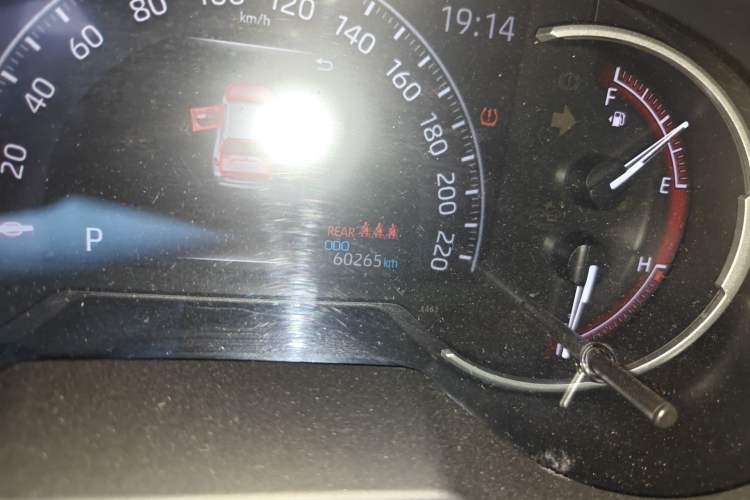 Used Toyota RAV4 2020 2.0L CVT Two-Wheel Drive Fashion Edition Odometer Close Up