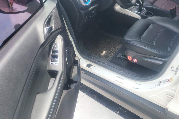 Used BYD Yuan New Energy 2018 EV360 Smart Connect Cool Edition Left Front Seat