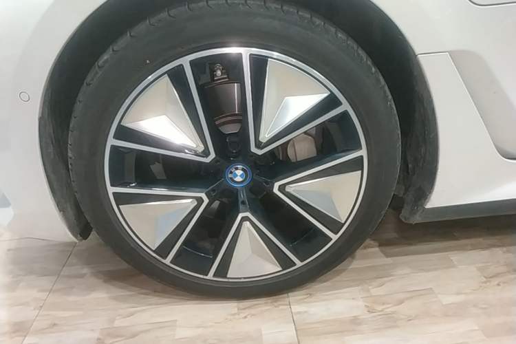 Used BMW i3 2024 eDrive 40 L Midnight Sports Package
