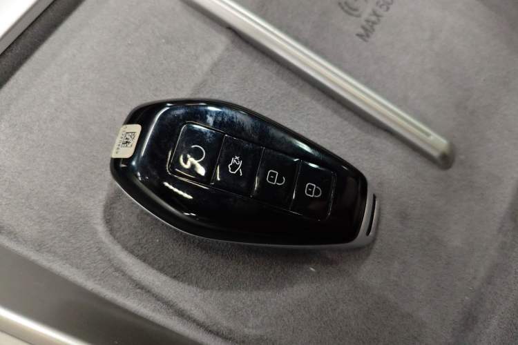 Used Denza Z9 2024 1100 km All-Wheel-Drive Ultra Version
